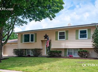 320 W Sheridan Dr, Eldridge, IA