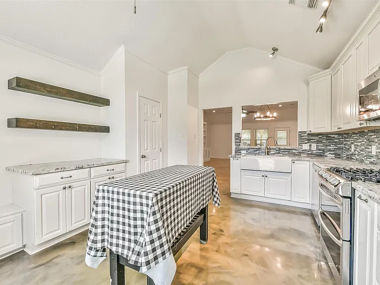515 Valley Dr — Photo 11