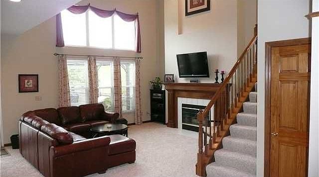 1st image of 827 Aldengate Dr