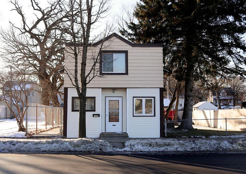 1st image of 1090 7th St E