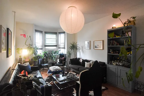 Rented by The Agency | media 18