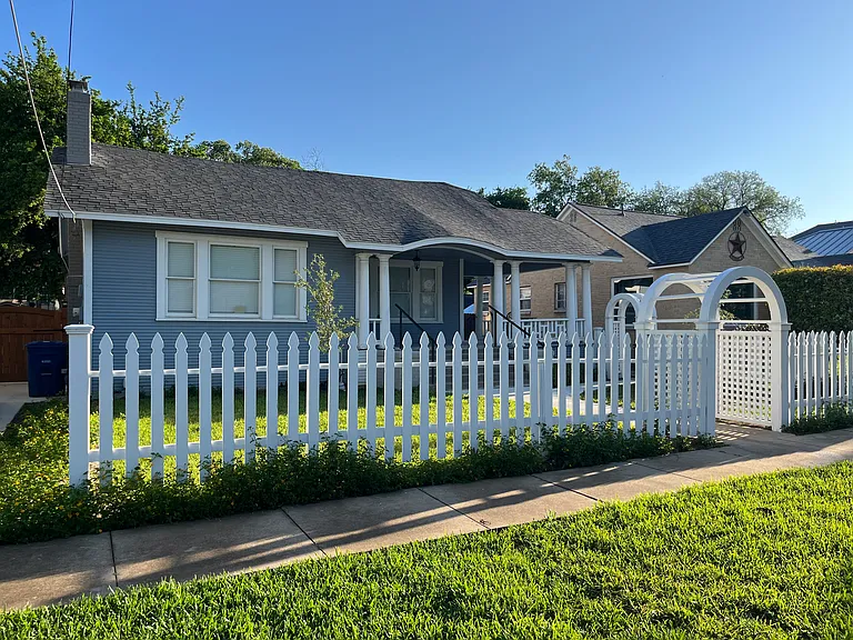 615 W Summit Ave — Photo 1