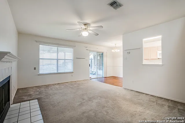 3 bed, 2.5 bath, 1348 sqft, $1,700 — Photo 3