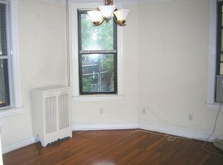 3086 33rd St #2F, Astoria, NY 11102