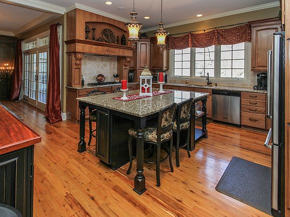 3rd image of 13628 Creekridge Ln