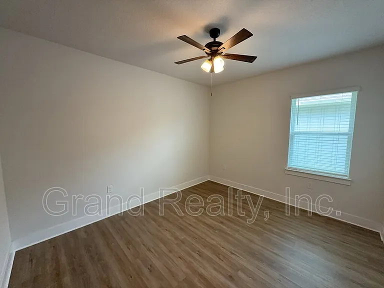 5869 Danbury Blvd — Photo 15