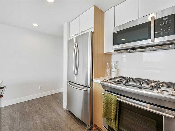 4th image of 519 E Riverfront Ave SE #402