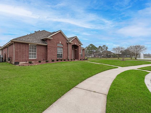 2nd image of 3305 Edgewater Bend Ct