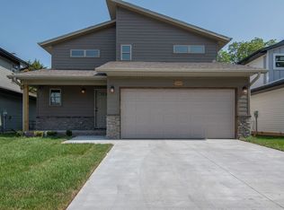 1225 E Paragon St, Springfield, MO 65803