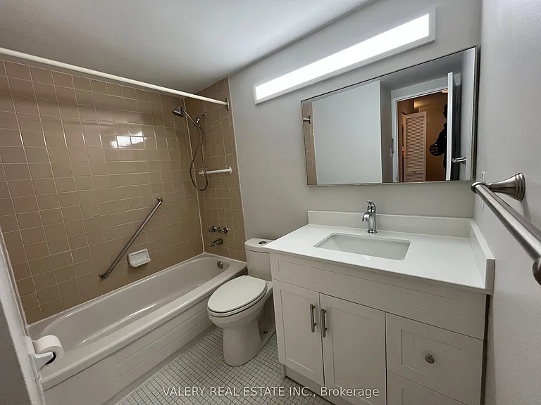 31 Four Winds Dr #708 — Photo 9