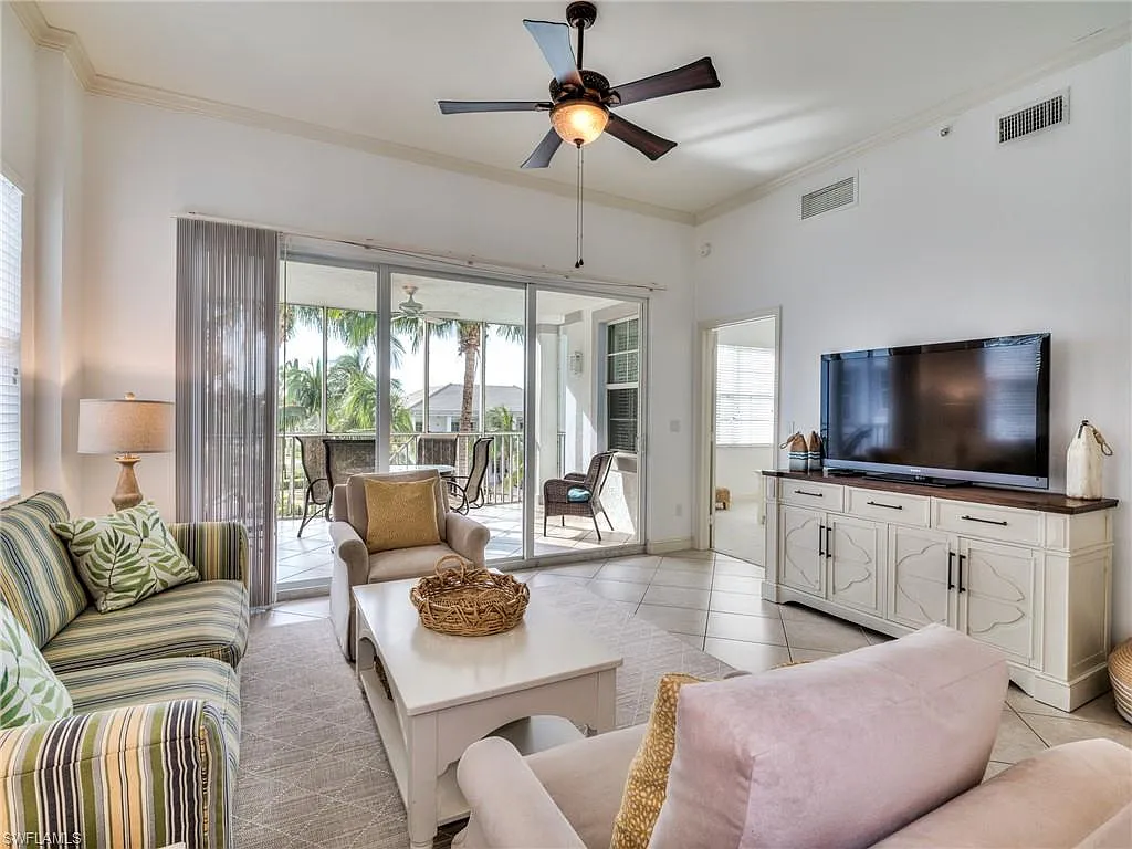 3 bed, 2.0 bath, 1570 sqft, $3,745 — Photo 3