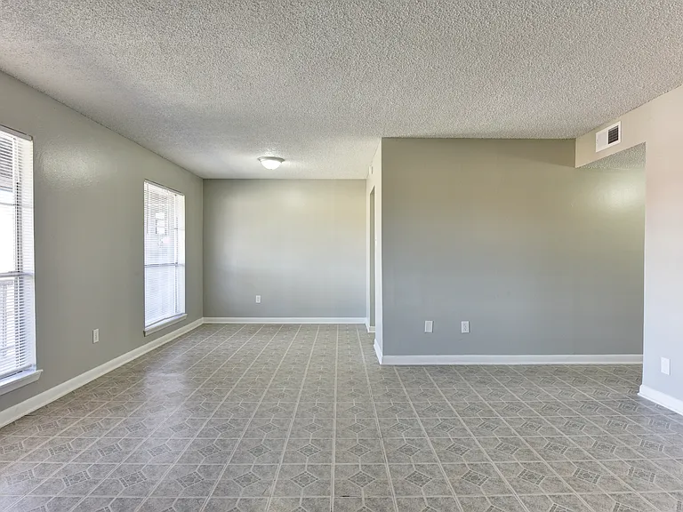 McIntyre Apartments — Photo 9