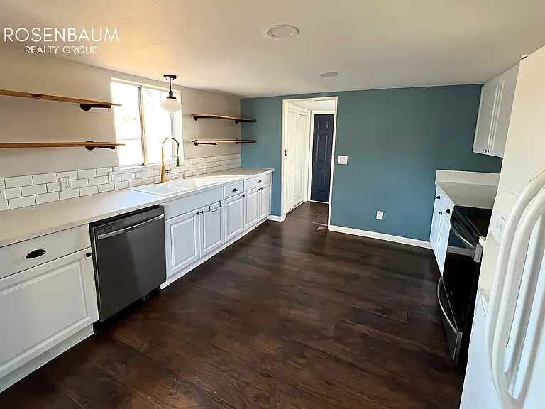 9858 S 8th St — Photo 6