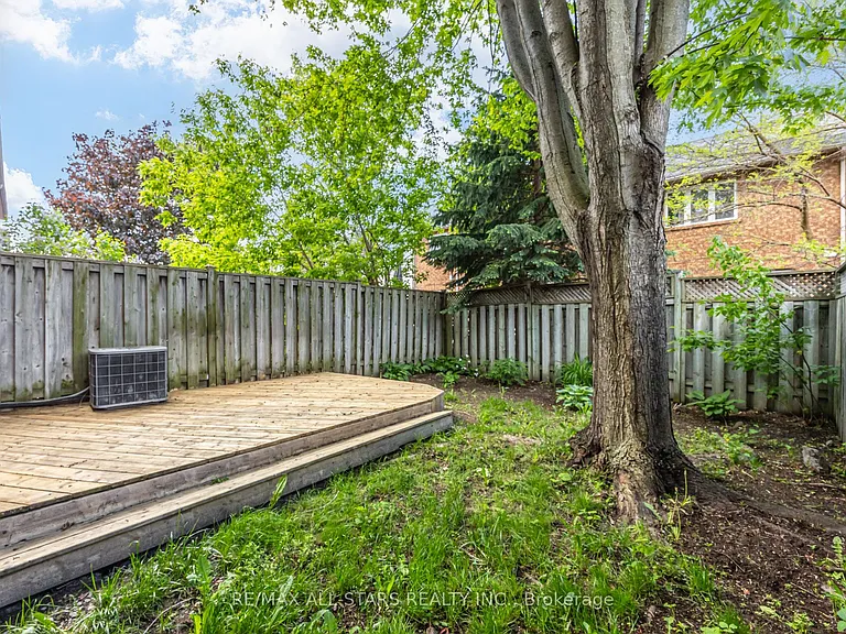 51 Playfair Rd — Photo 44