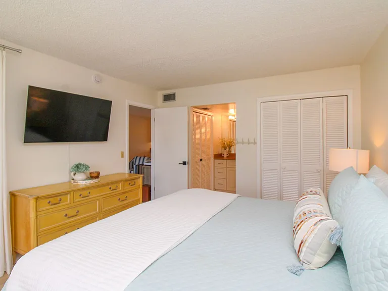 1686 Blue Point Ave #B7 — Photo 39