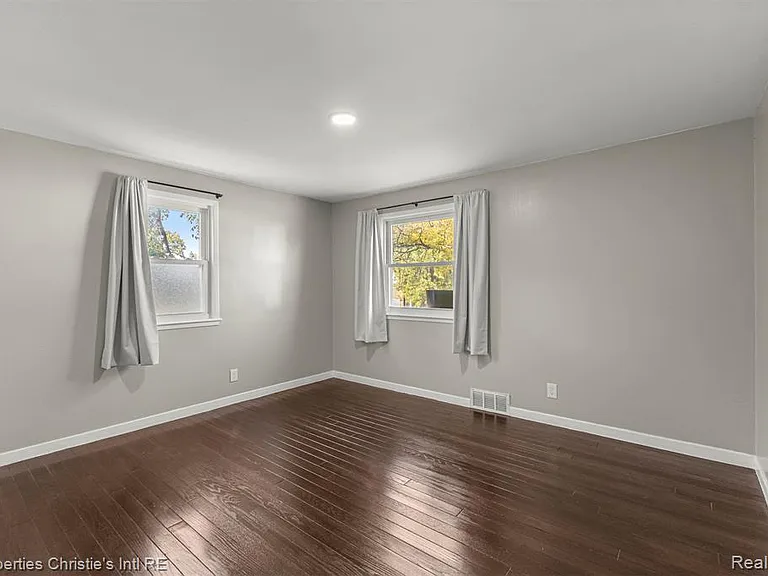 10838 Nottingham Rd — Photo 16