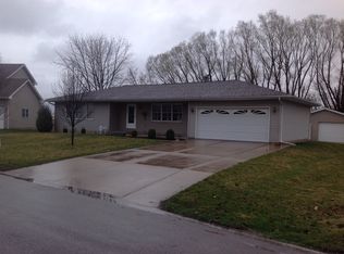 146 Delane Dr, Lexington, IL 61753