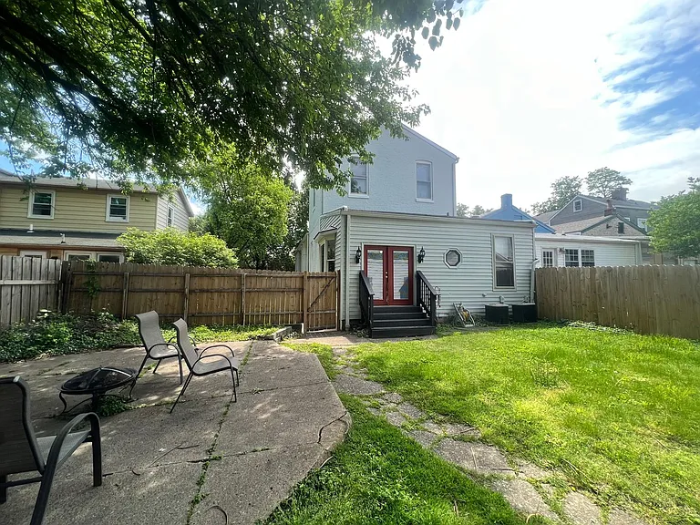 1327 E Washington St — Photo 48