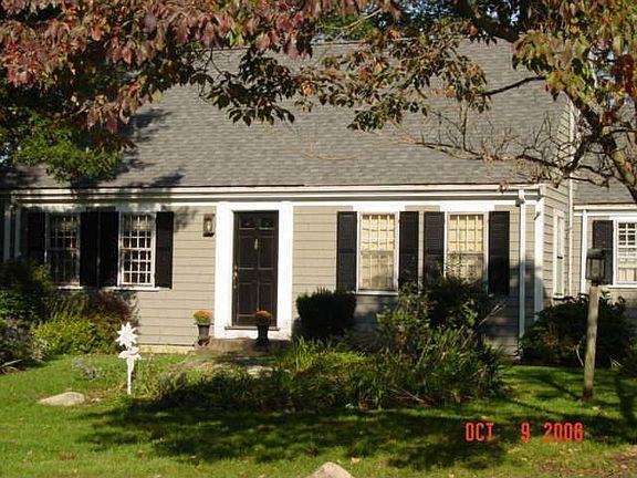 Royal Barry Wills Cape