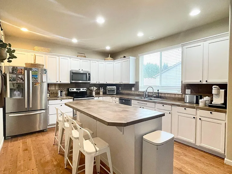 1616 Farina Loop SE — Photo 6