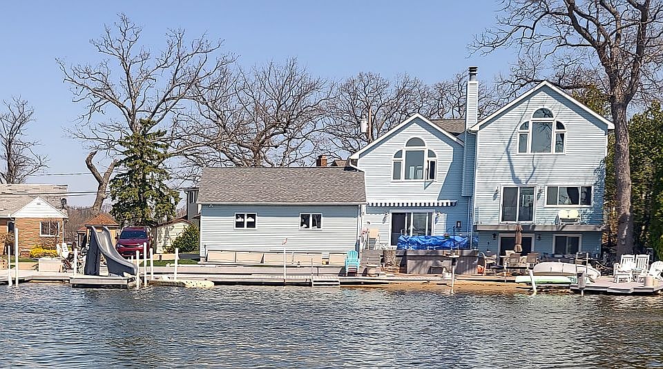 1st image of 10087 Lakeside Dr