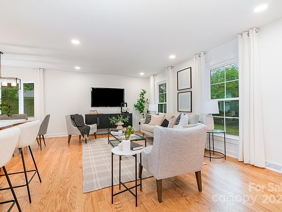 4th image of 437 Chadmore Dr