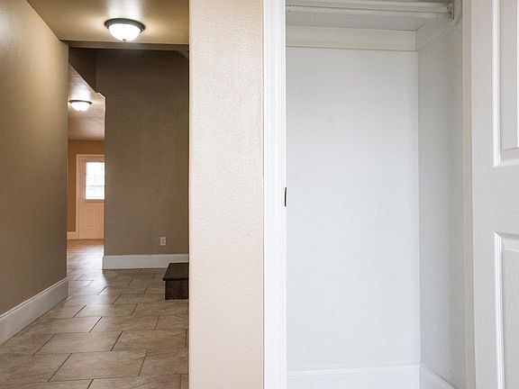 4th image of 858 Meadowlands Dr
