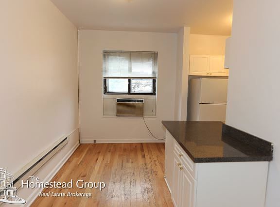 5th image of 3728 N Pine Grove Ave #Tw0e