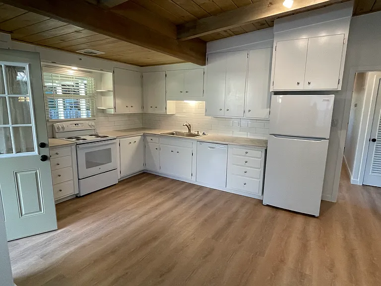 18 Brookside Way — Photo 3