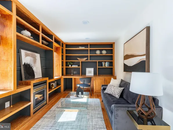 2032 Naudain St, Philadelphia, PA 19146