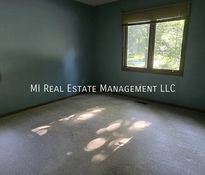1268 Oakhampton Rd — Photo 11
