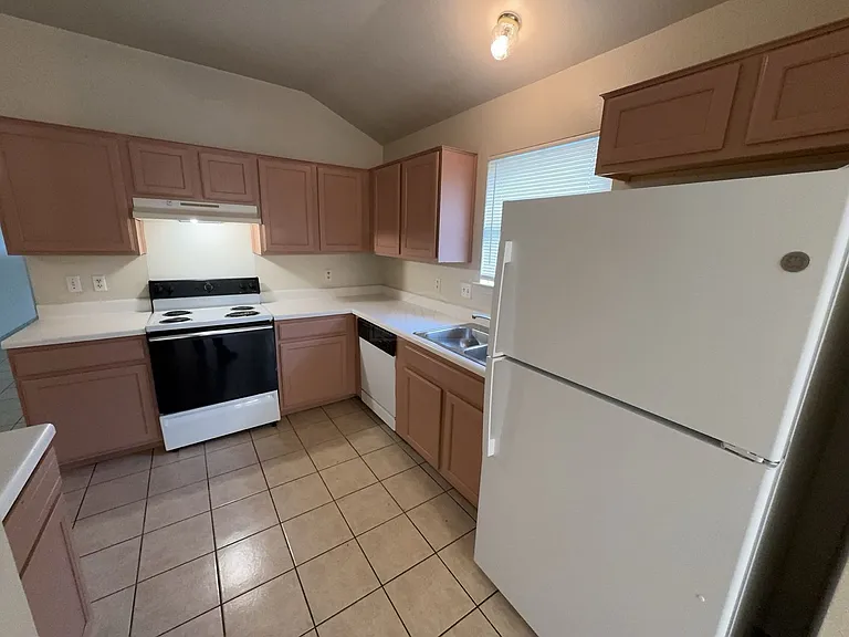 1604 Grey Fox Trl — Photo 5