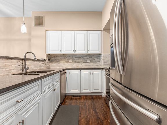 3rd image of 87 Oakton Dr