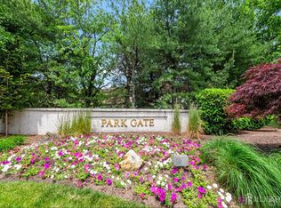 1 Carriage Pl, Edison, NJ 08820