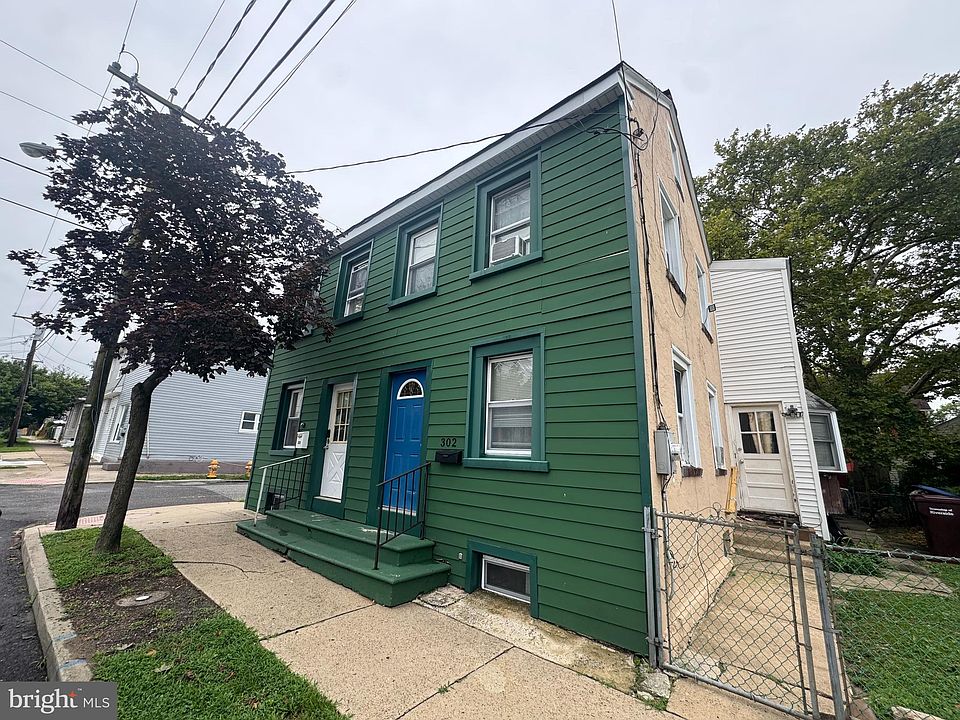 2nd image of 300-302 Madison St