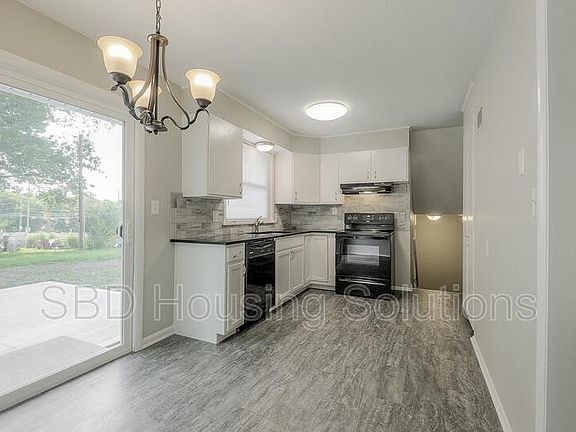 4th image of 9417 Fairwood Dr