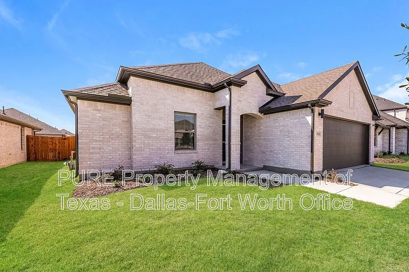 4 bed, 2.0 bath, 1791 sqft, $1,950 — Photo 2
