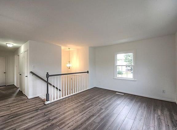 5th image of 947 Pleasant St