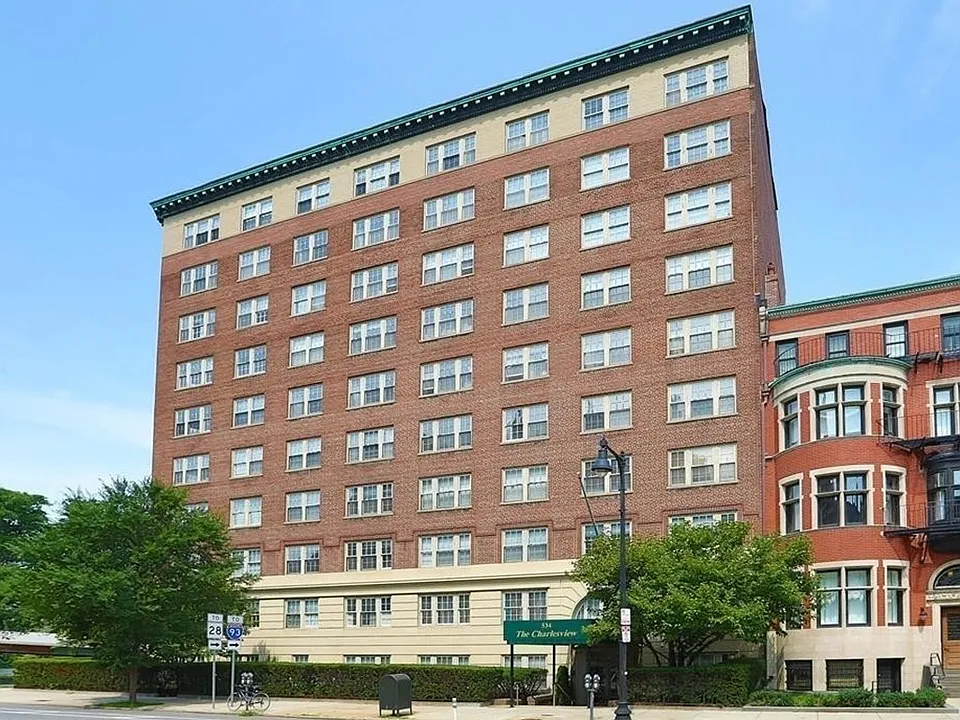534 Beacon St #902