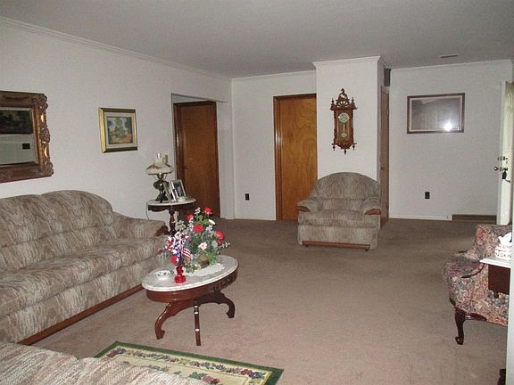 4th image of 404 Midland Ave