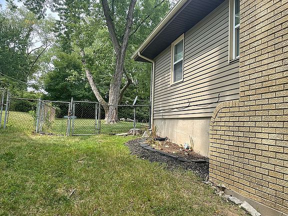 5th image of 4806 N Sycamore Dr