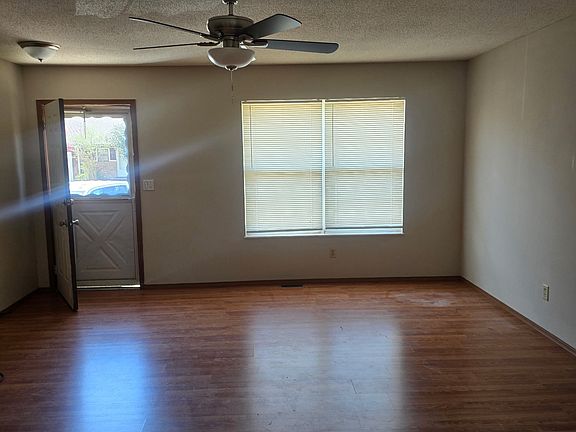 3rd image of 521 Wood Thrush St #B