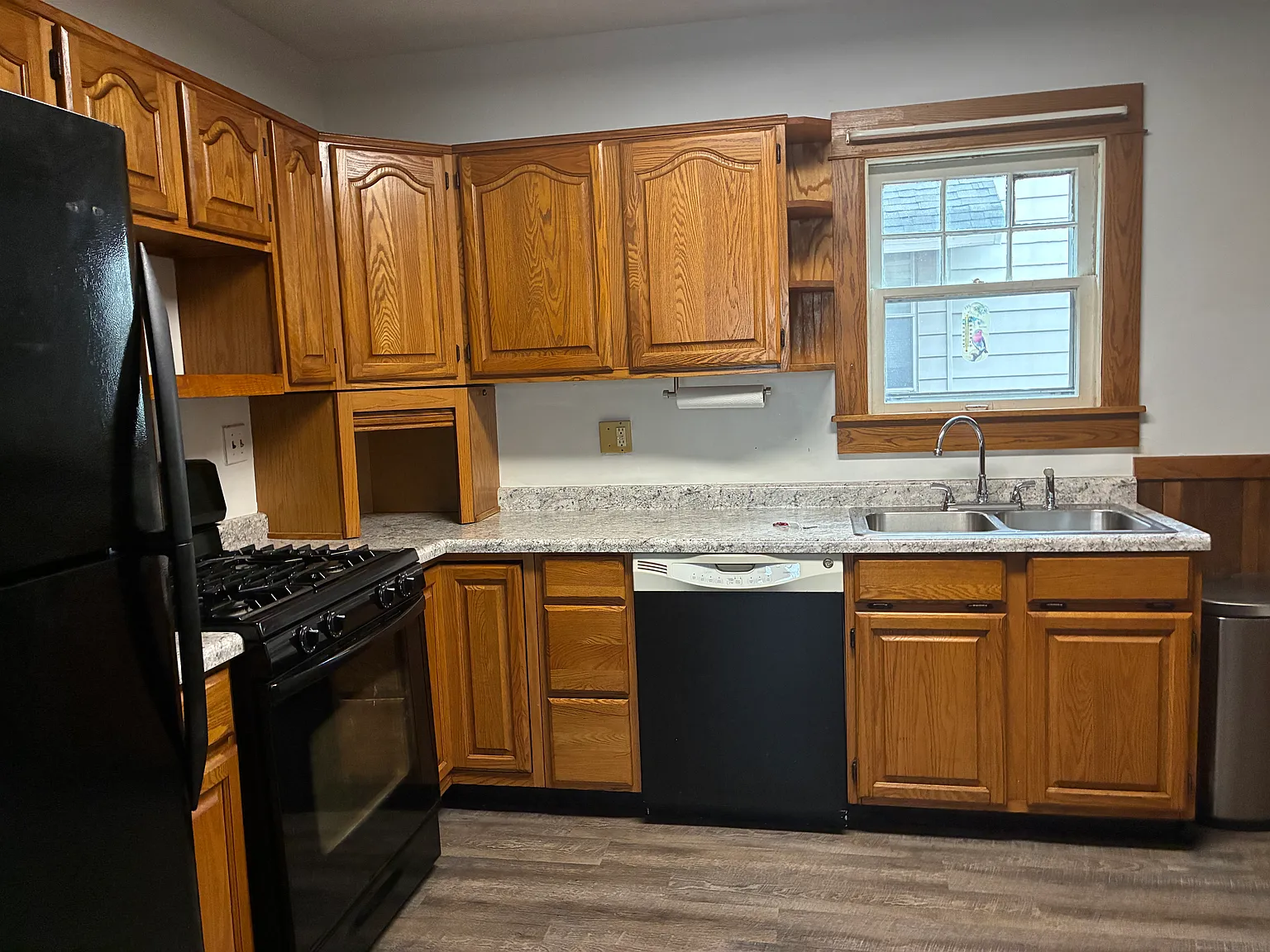3 bed, 1.5 bath, 1205 sqft, $1,400 — Photo 2