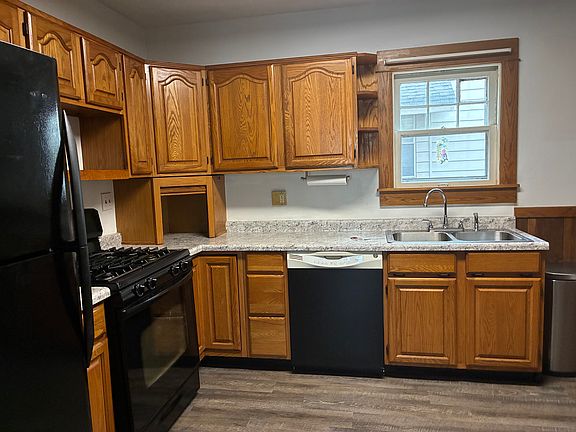 3rd image of 1269 Edgewood St NE