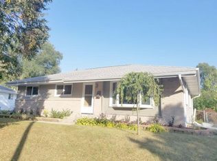 1521 Victoria Dr, Waukesha, WI 53189