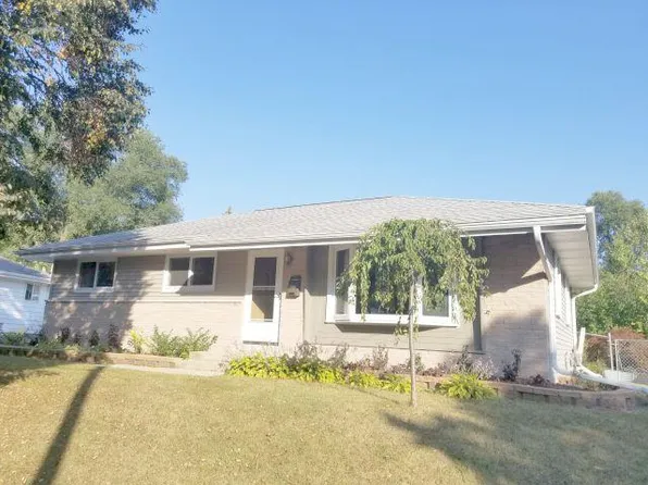 1521 Victoria Dr, Waukesha, WI 53189