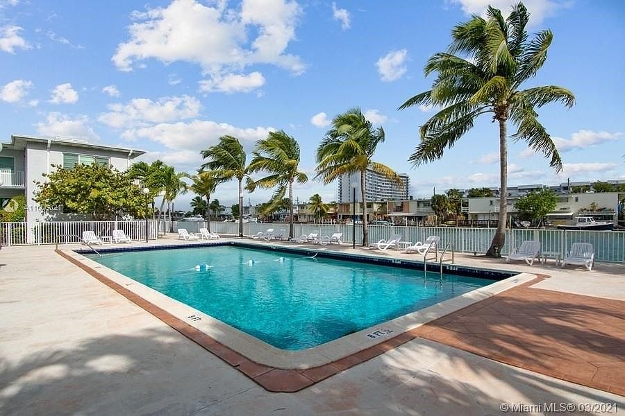 1st image of 7207 Bay Dr APT 19