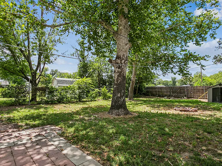 633 N Clayton Ave — Photo 19