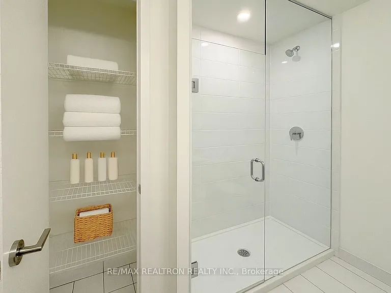 6 David Eyer Rd #Penthouse 915 — Photo 18