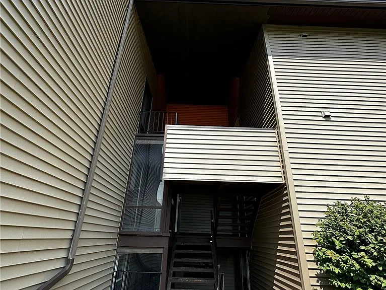 505 Village Blvd — Photo 1